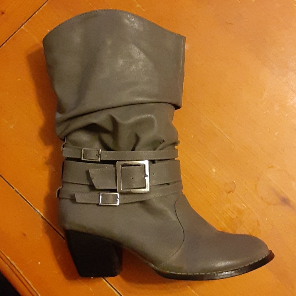 Boots - Picture 1 of 3